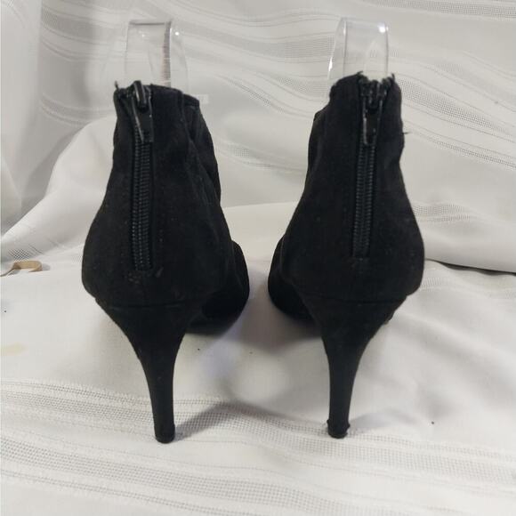 IMPO! BLACK VEGAN SUEDE LEATHER, BACK ZIP, "BUTTERFLY" FRONT HEELS, BOOTS! SZ 8M - Picture 4 of 9